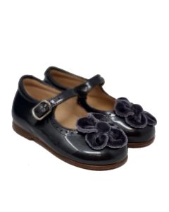 Beberlis Girls Patent Grey Buckled Shoes With Flower Detail On Toe